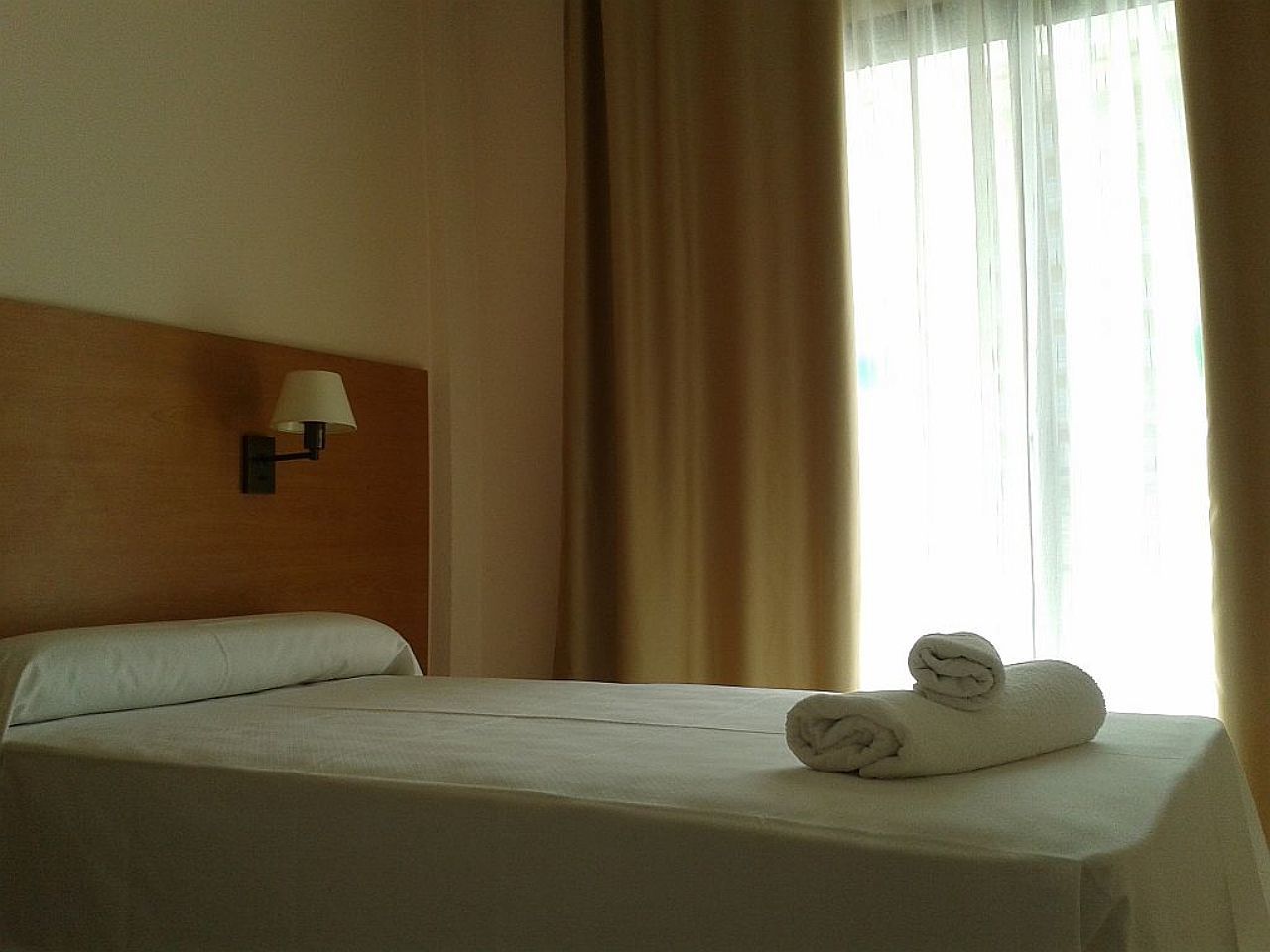 Bay Hotel Roses Extérieur photo