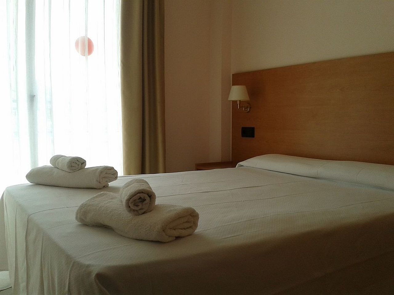 Bay Hotel Roses Extérieur photo